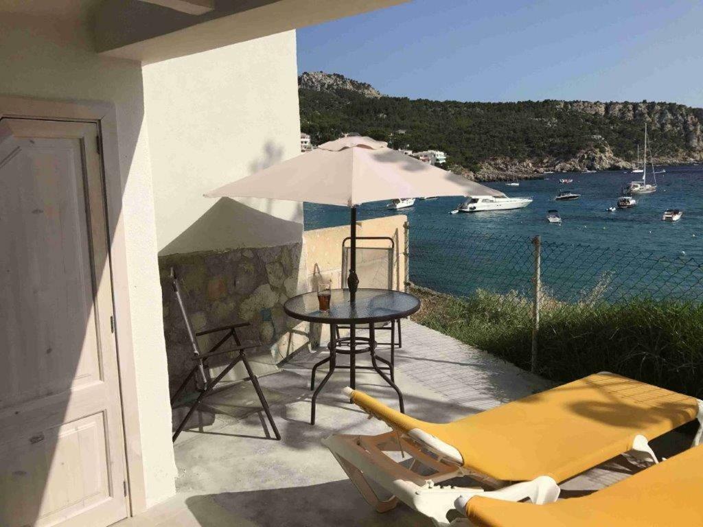 Appartamento Hébergement front de mer Sant Elm Esterno foto