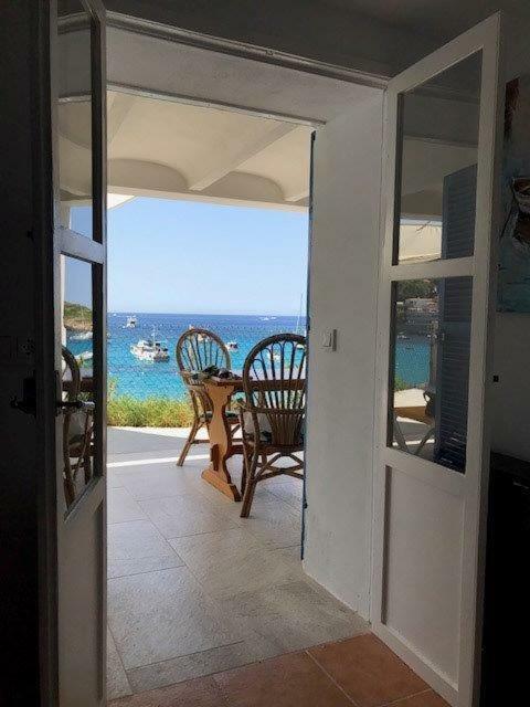 Appartamento Hébergement front de mer Sant Elm Esterno foto